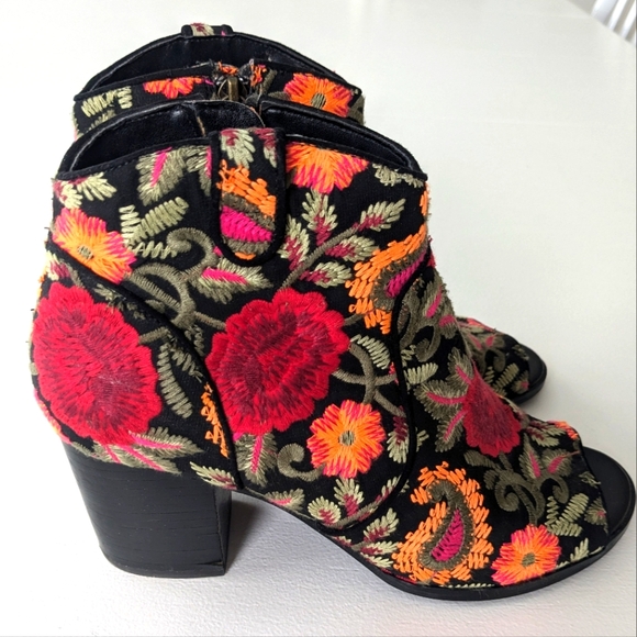 CROWN VINTAGE Frankie Embroidered Shoes - Picture 3 of 8